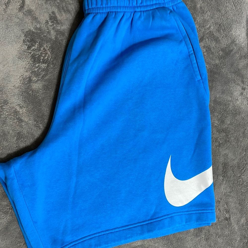 Nike sweat shorts size 2xl.